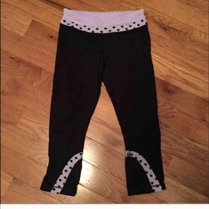 Lululemon Run Inspire Crops in Black.